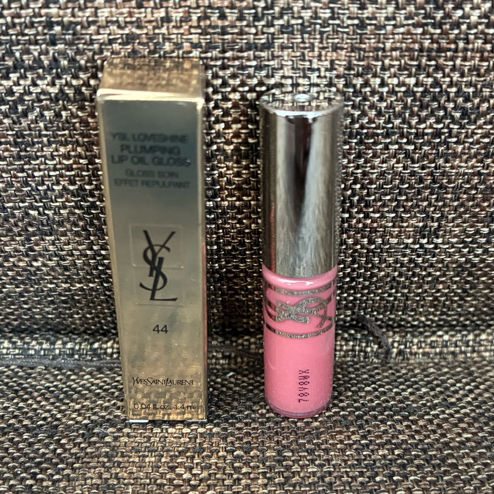 YSL LOVESHINE PLUMPING LIP OIL GLOSS in 
44 - Nude Lavalliere 1.4ml